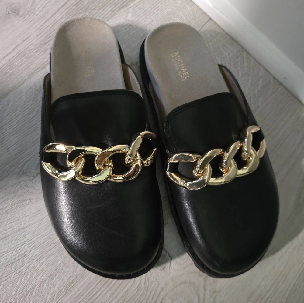 Michael Michael Kors Scarlett Black Leather Clogs Mules with Gold Chain Size 7 - Picture 2 of 6